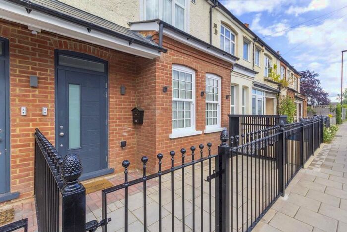 1 Bedroom Flat To Rent In Bear Road, Feltham, TW13