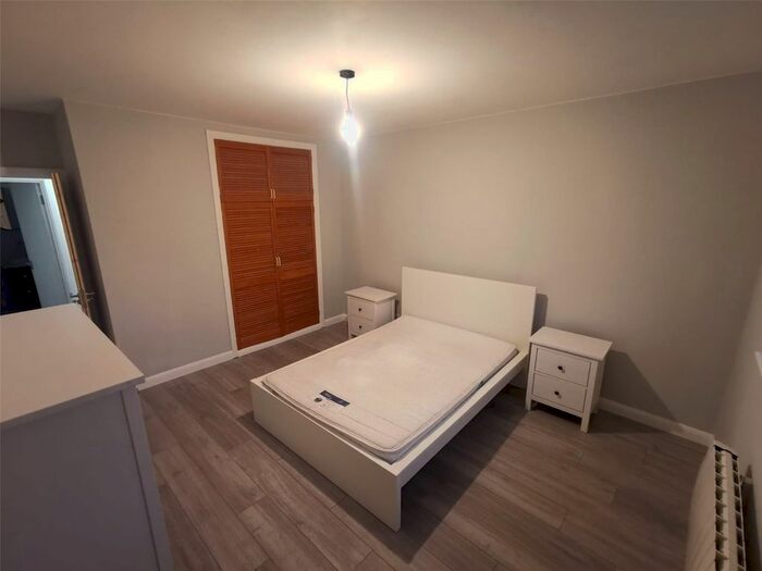 2 Bedroom Flat To Rent In Downs Court, Commonside Close, Sutton, SM2