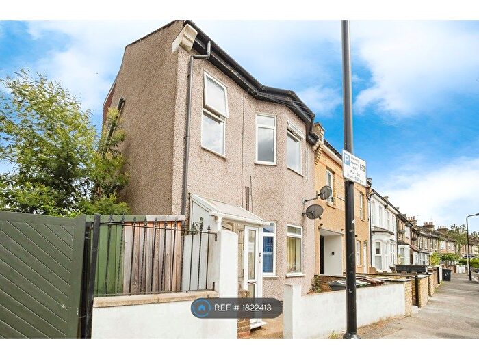 2 Bedroom Flat To Rent In Victoria House, London, E15