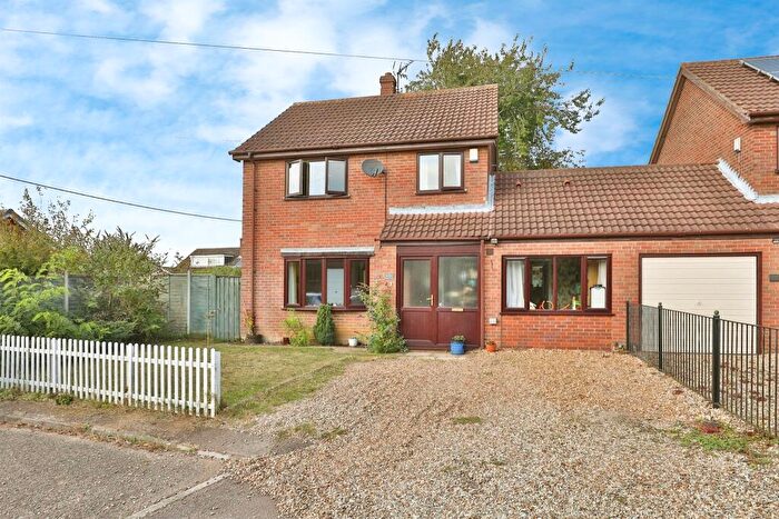 3 Bedroom Link Detached House For Sale In Keys Farm, Mattishall, Dereham, NR20