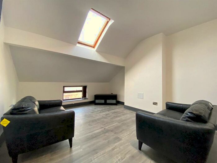 2 Bedroom Apartment To Rent In Palatine Road, Manchester, M20