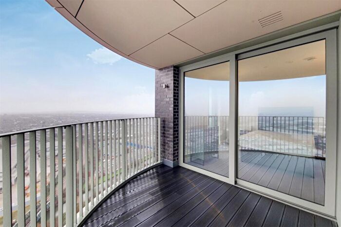 2 Bedroom Apartment To Rent In Green Street, London, NW10