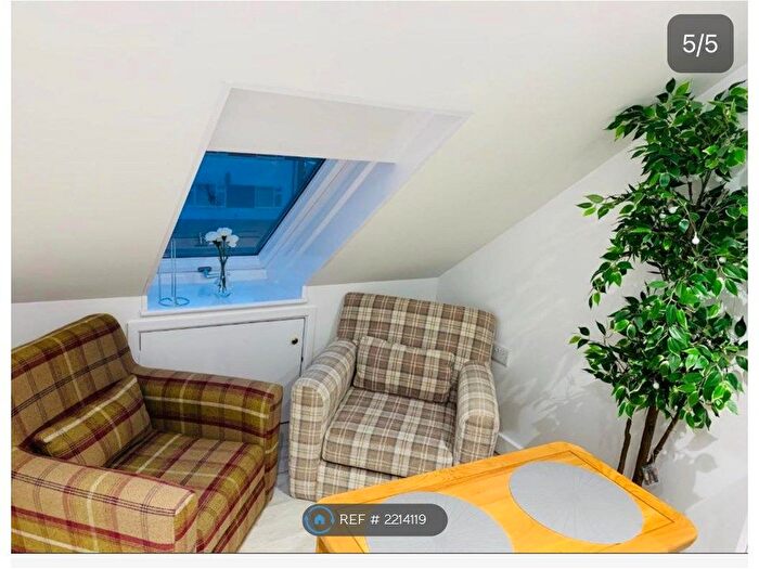 Studio To Rent In Blenheim Road, Oxford, OX5