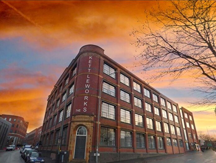 Studio To Rent In Pope Street, Birmingham, West Midlands, B1