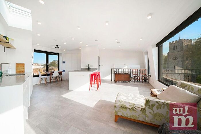 2 Bedroom Flat To Rent In Mare Street, Hackney, E8