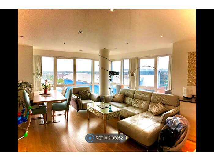 2 Bedroom Flat To Rent In Railway Terrace, Slough, SL2