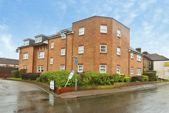2 Bedroom Flat For Sale In Orme Court, Fareham, PO16