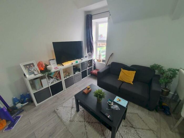 2 Bedroom Flat To Rent In Newfoundland Court, Newfoundland Road, Heath, CF14