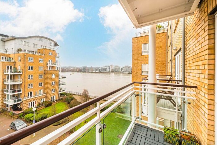 2 Bedroom Flat For Sale In St. Davids Square, Canary Wharf, E14