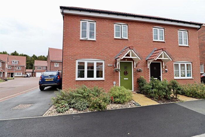 3 Bedroom Semi-Detached House For Sale In White Mill Drive, Pocklington, York, YO42