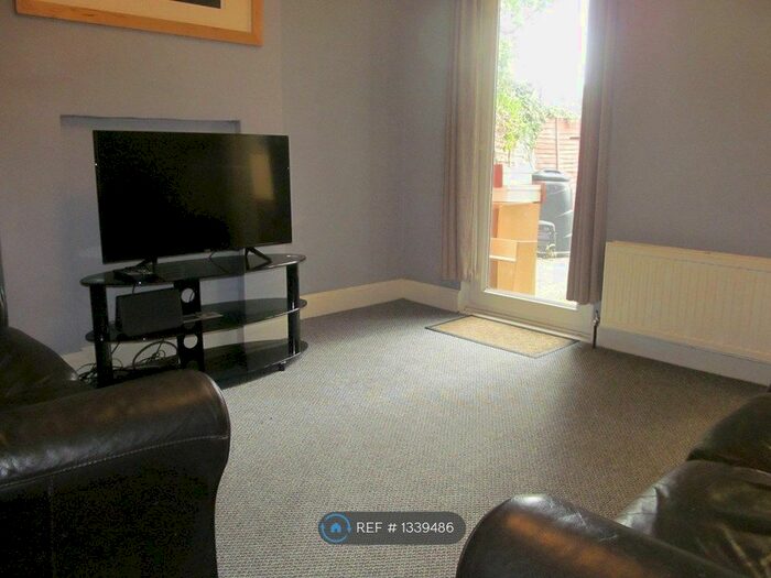 4 Bedroom End Of Terrace House To Rent In Wotton Lodge Villas, Gloucester, GL1
