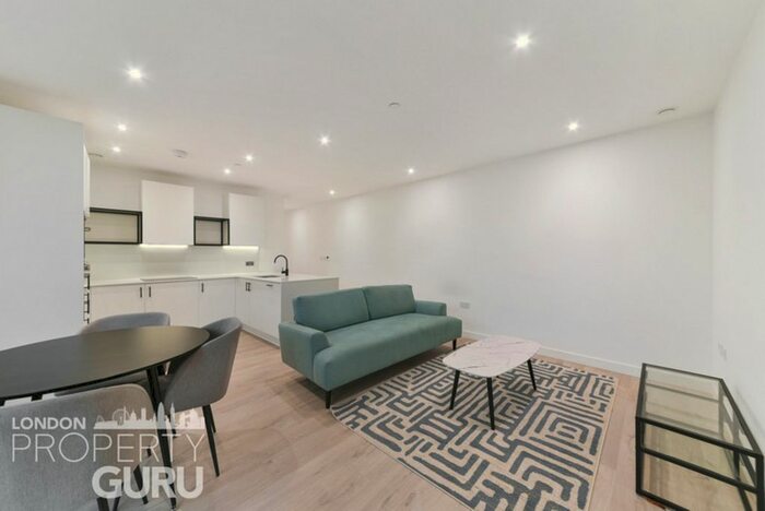 2 Bedroom Flat To Rent In Willowbrook House, Woodberry Downs, N4