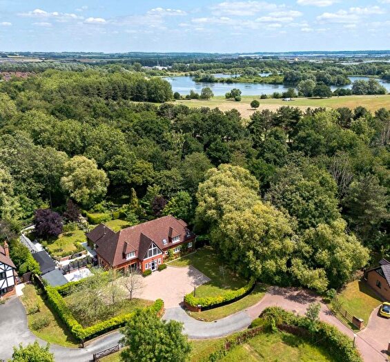 6 Bedroom Detached House For Sale In Landsborough Gate, Willen, Milton Keynes, Buckinghamshire, MK15