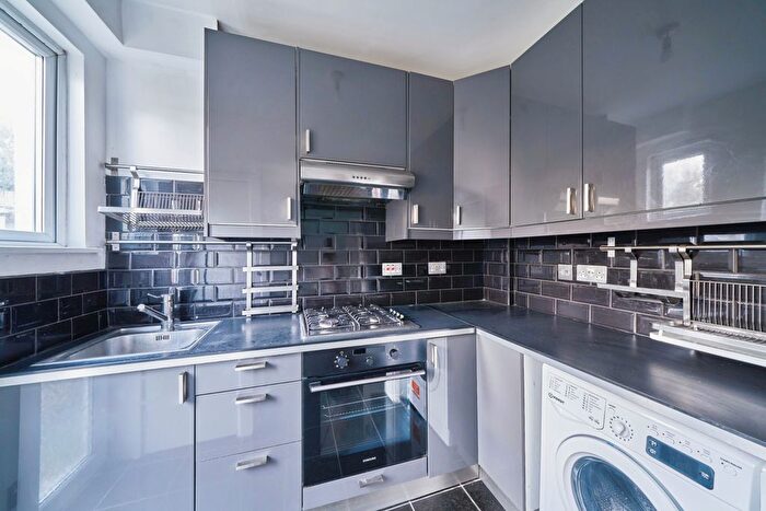 2 Bedroom Flat To Rent In Derinton Road, London, SW17