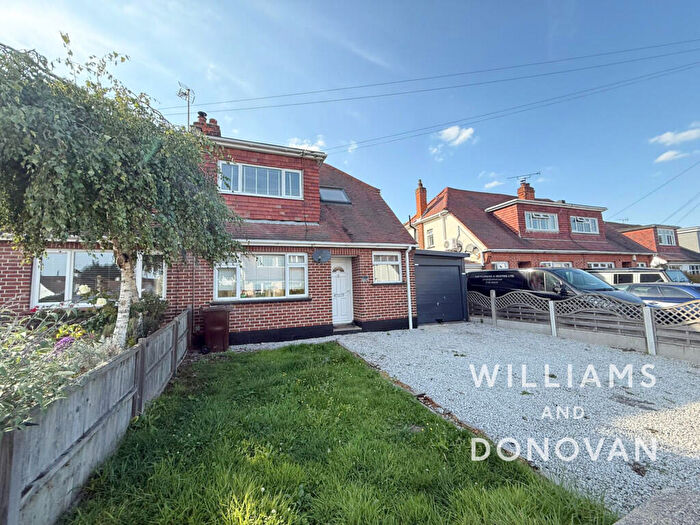 3 Bedroom Chalet To Rent In Olive Avenue, Leigh-on-Sea, SS9