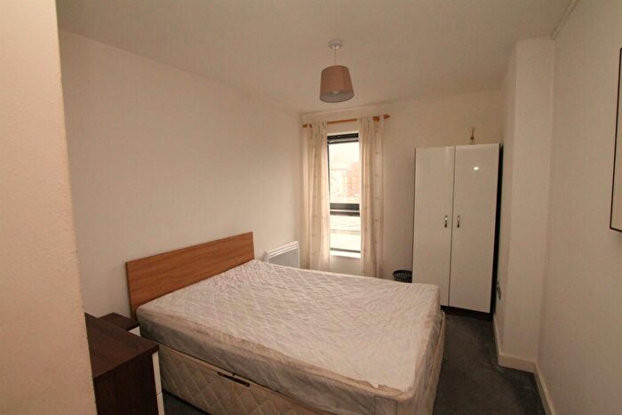 2 Bedroom Apartment To Rent In Queens Court, HU1