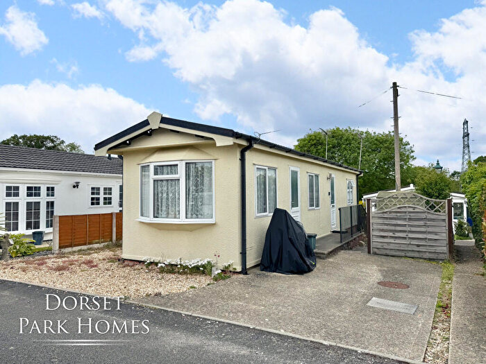 1 Bedroom Park Home For Sale In Oaktree Park, St Leonards, Ringwood, BH24
