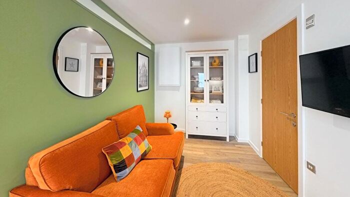 Studio To Rent In Gold Courtyard Blenheim- Studio |Verney St, EX1