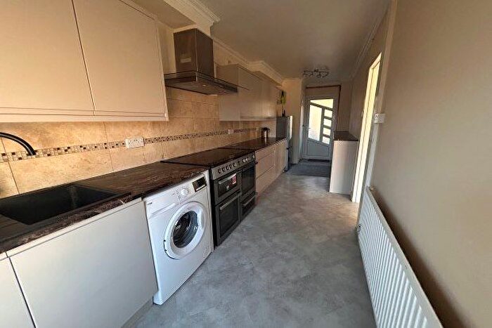 3 Bedroom Property To Rent In Grimsell Walk, Sheffield, S6