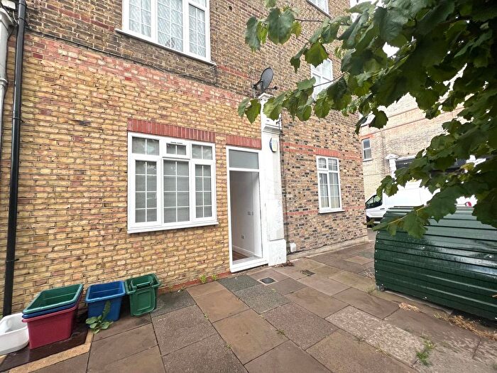 2 Bedroom Flat To Rent In Windmill Road, Brentford, TW8