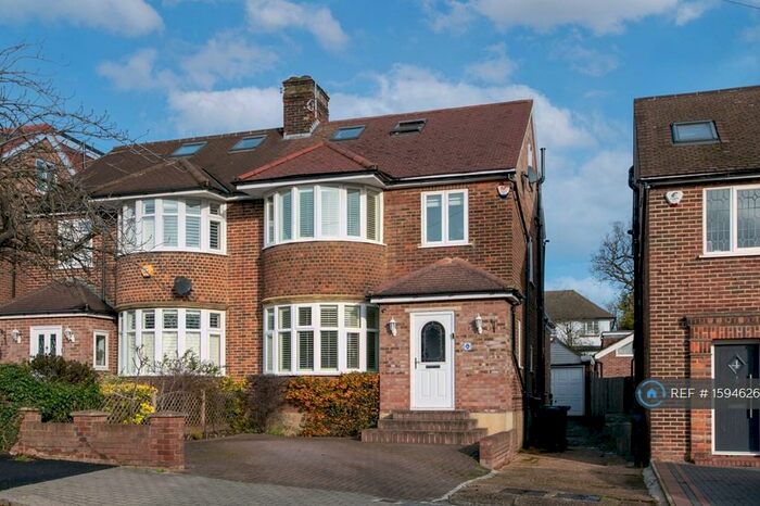 4 Bedroom Semi-Detached House To Rent In Linkside, London, N12
