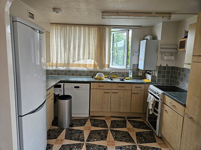 2 Bedroom Flat To Rent In Sherborne Avenue, Enfield, EN3