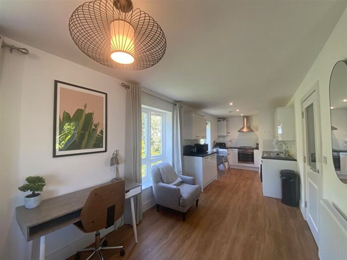 2 Bedroom Flat To Rent In Old Station Way, Yeovil, BA20