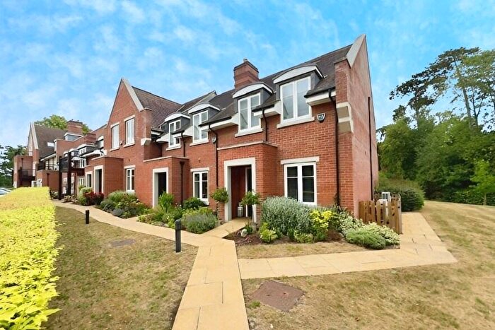 3 Bedroom Terraced House For Sale In Woolf Drive, Wokingham, RG40