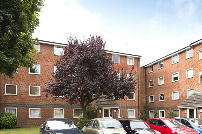 2 Bedroom Flat For Sale In Park Close, London, E9