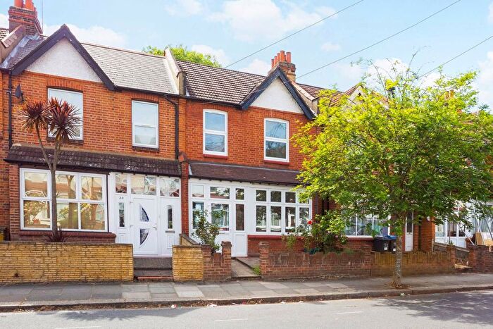 4 Bedroom Terraced House To Rent In Whitford Gardens, CR4