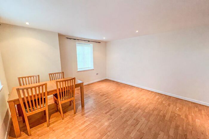 2 Bedroom Flat For Sale In Upper Richmond Road, London, SW15