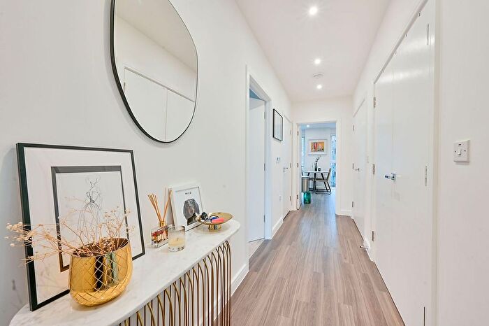 2 Bedroom Flat For Sale In Howell Court, Acton, London, W3