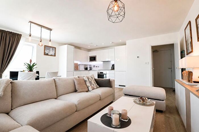 2 Bedroom Flat To Rent In Dalloway House, Randalls, UB8