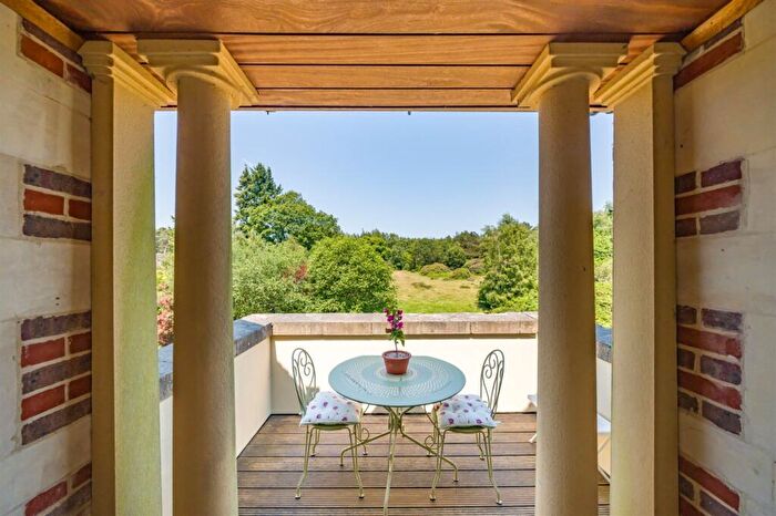2 Bedroom Apartment For Sale In Kings Drive, Midhurst, GU29