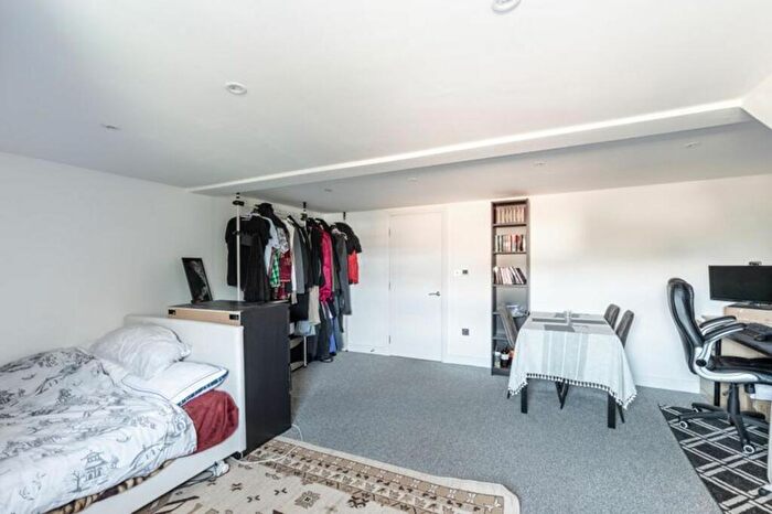 Flat To Rent In Gloucester Road, Indu House, CR0