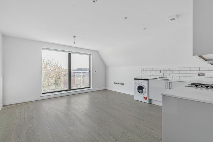 2 Bedroom Flat To Rent In Baring Road, London, SE12