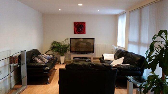2 Bedroom Flat To Rent In Uxbridge Road, Ealing, W5