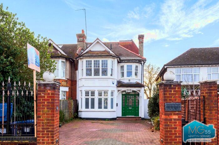 3 Bedroom Flat To Rent In High Road, Whetstone, London N20