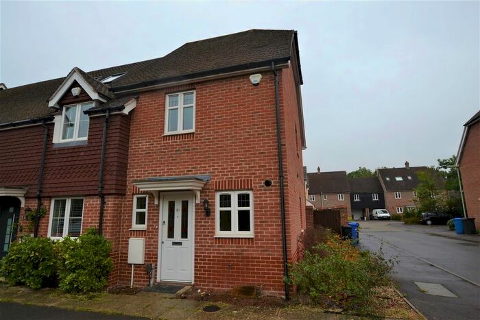 2 Bedroom Property To Rent In Tithing Road, Fleet, GU51