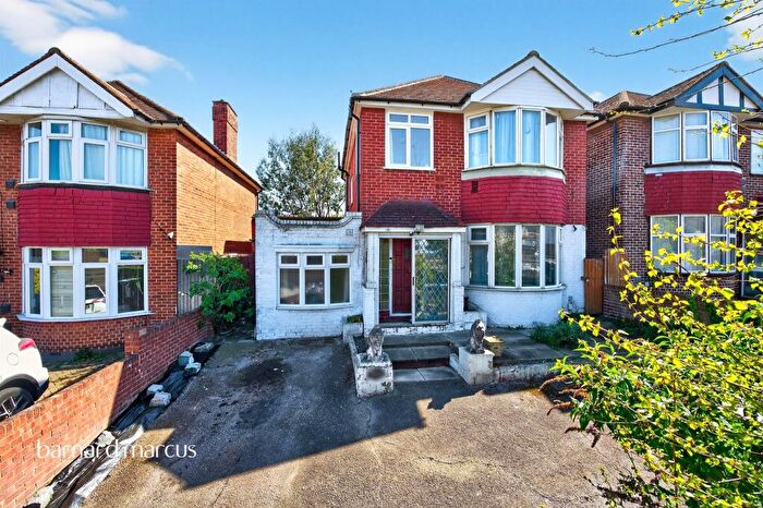 4 Bedroom Detached House For Sale In Tolworth Rise South, Surbiton, KT5