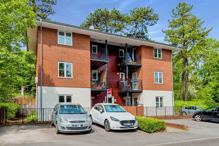2 Bedroom Apartment For Sale In Grange Close, Winchester, SO23