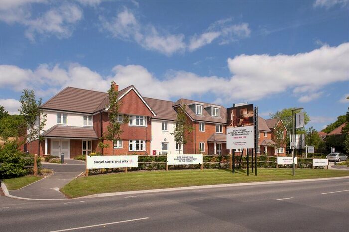1 Bedroom Apartment For Sale In Outwood Lane, Chipstead, Coulsdon, Surrey, CR5