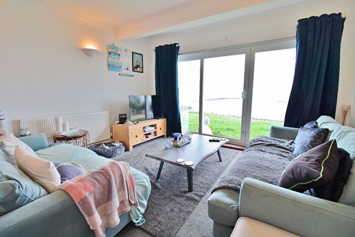 2 Bedroom Chalet For Sale In Chilling Lane, Warsash, Southampton, SO31