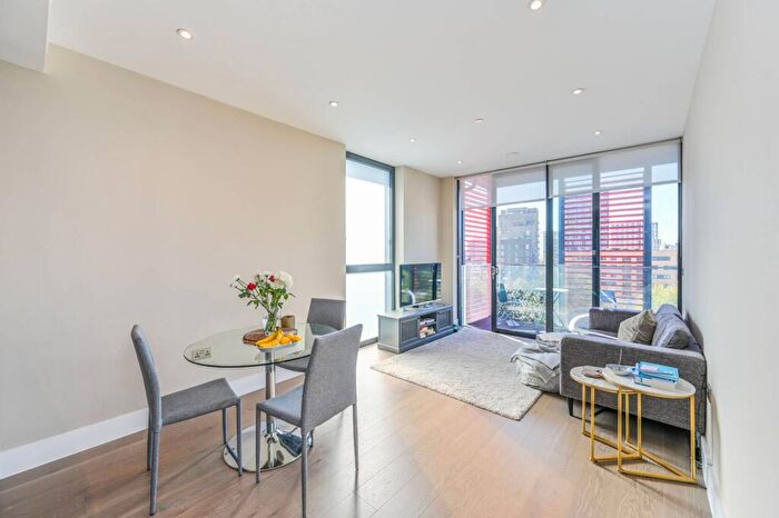 2 Bedroom Flat To Rent In Gwynne Road, Battersea, London, SW11