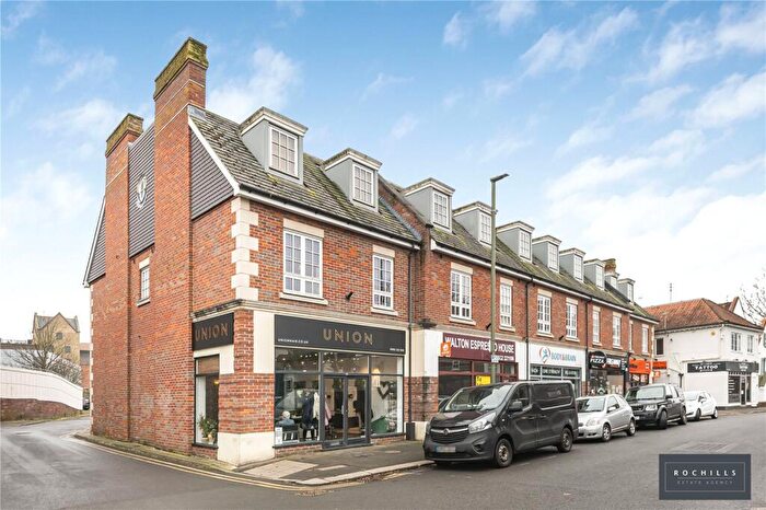 1 Bedroom Apartment For Sale In Strata Court, Bridge Street, Walton-on-Thames, Surrey, KT12