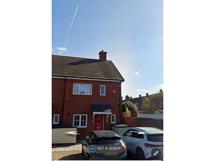 3 Bedroom End Of Terrace House To Rent In Marunden Green, Slough, SL2