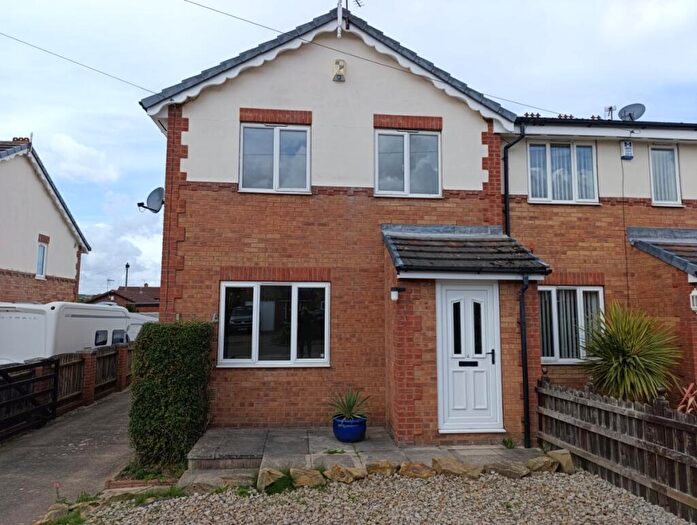 3 Bedroom Semi-Detached House To Rent In Mulberry Close, Darfield, S73