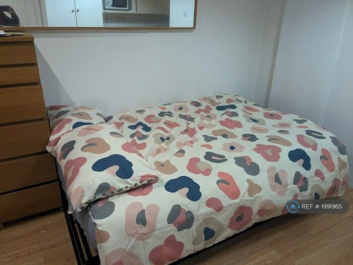 Studio To Rent In Ashcombe Park, London, NW2