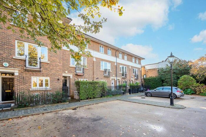 4 Bedroom Terraced House To Rent In Hurlingham Square, Hurlingham, London, SW6