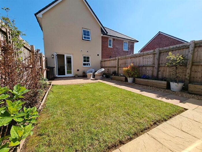 3 Bedroom Semi-Detached House For Sale In Long Meadow, Launceston, PL15